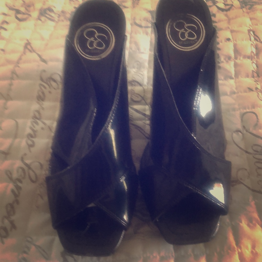 Jessica Simpson size61/2 black slipshoe 3 1/2 heel